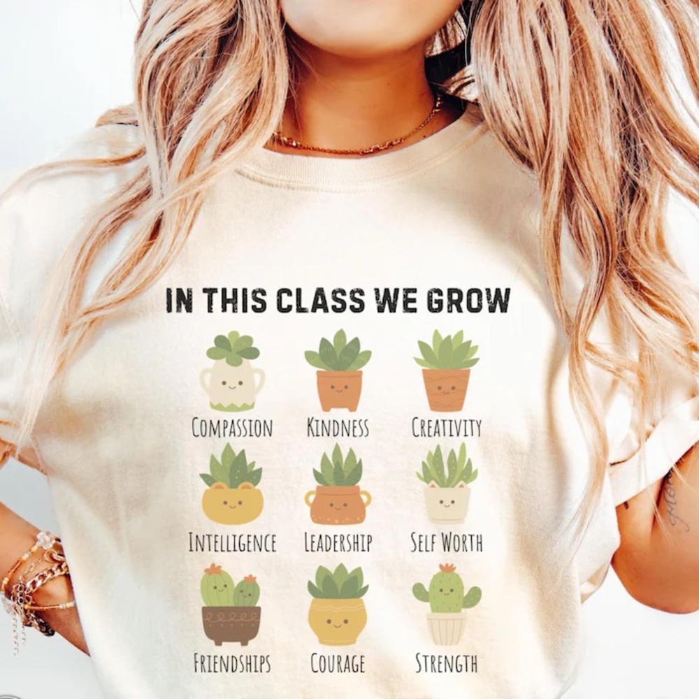 🌱LOWEST PRICE🌱Comfort Colors Cream Tee with Plant Graphic